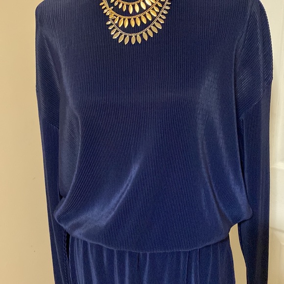 EUC Dress - Picture 2 of 6